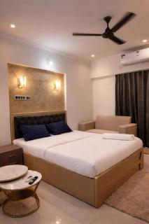 TheAura StudioBalcony NearAirport Couplefriendly - 9