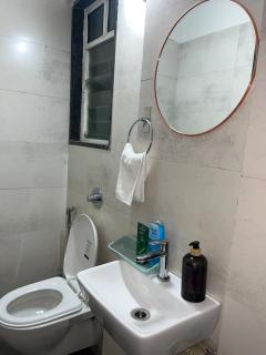 TheAura StudioBalcony NearAirport Couplefriendly - 8