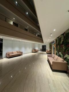 TheAura StudioBalcony NearAirport Couplefriendly - 3