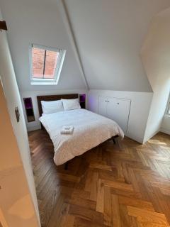 Luxury One Bed Penthouse Apartment in Central Dublin D2 - 4