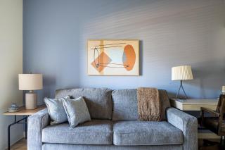 Landing Chic 1BD Pool Gym - 9