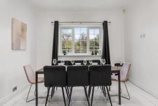 Perfect Booking 4 Bed Home in Cheltenham - 6