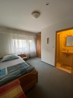 Gemütliche Monteurswohnung in Kelkheim für 4 bis 9 Personen - 0