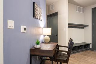 Landing Stunning 1BD Clubhouse - 6