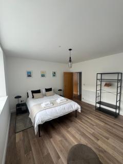 Modern Seaside Flat - Walk to Torquay Beach - 6