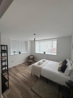 Modern Seaside Flat - Walk to Torquay Beach - 5