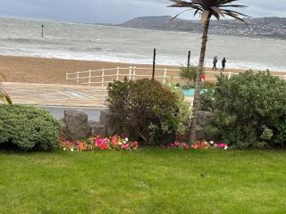 Seaside Escape Rhos on Sea Beach Front - 9