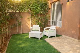 Private Garden Apartment, Modern in Sheikh Zayed - 9