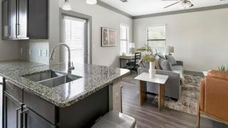 Landing Modern 1BD Pool Gym - 1