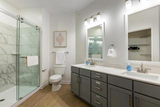 Landing Stunning 2BD in Manhattan Harbour - 2