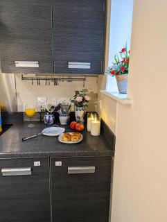 Sherlock's Moray House -Idea long stay for contractors & family Two bedroom mid terrace 3 beds 2 sofa beds Sleep 5 Working facility Free WiFi TV & private parking Enclose rear garden dog friendly Sainsbury's & takeaway pubs in walking distance - 8