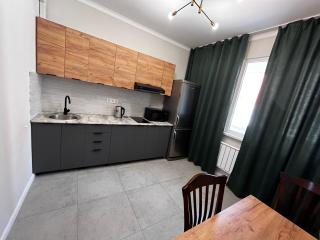 Cozy Modern Akvarel Apt - 4