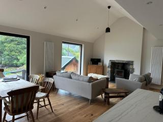 Torran Cottage, Lochside Home near Skye - 9