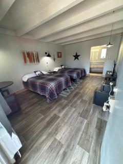 Tecumseh Inn & Suites - 1