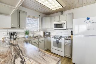 Beachfront Serenity in Galveston! Group-Ready Home - 2