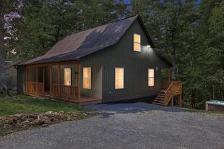 Bryce Cabin - Hot Tub, Fire Pit, Pets, Screened Porch, Wi-Fi - 1