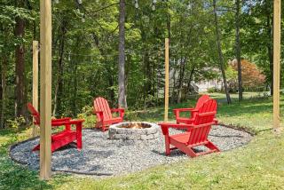 Bryce Cabin - Hot Tub, Fire Pit, Pets, Screened Porch, Wi-Fi - 3