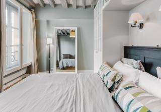 Beautiful Parisian apartment full of light - 8