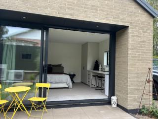 Charlie Browns Clyde Studio - 7