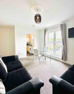 Two Bed Private Apartment - Walk to Stoke Hospital - 1