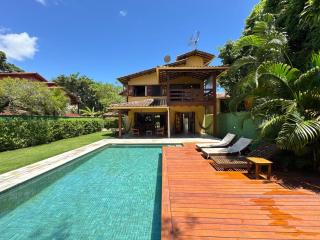 Casa Exclusiva com Piscina Privativa e Amplo Jardim - 300m da Praia de Araçaípe - 0