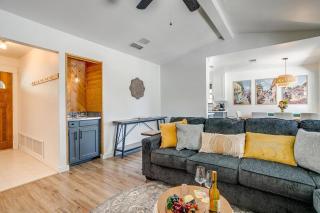 5bed Granbury Home with Hot Tub and Outdoor Games - 4