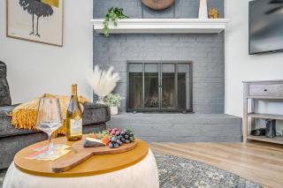 5bed Granbury Home with Hot Tub and Outdoor Games - 2