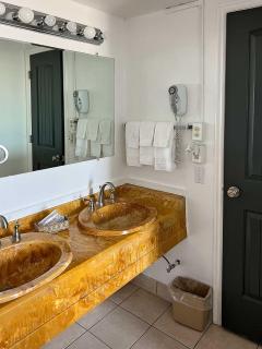 Boulder Mountain 2 Queen Beds - 7