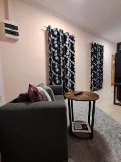 Modern 2BR Apt Kitchen WIFI and AC in North Paramaribo - 3