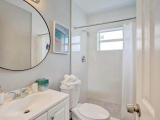Pelican Cove Studio Apt in Pompano Beach - 4