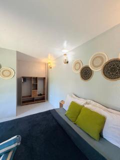 Jaydy Guest House - 1