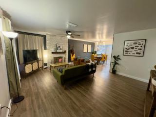 5-Star Stay-Huge 4BR Near Bishop Arts-Sleeps 12- Family Friendly - 5