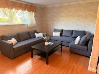 Spacious 2 Bedroom Suite - 8