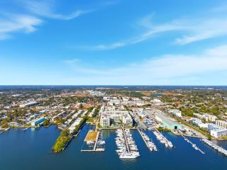 Spacious 3BR 3BA with King Bed & Amazing Pools near Intercoastal, Lantana Beach, FL - 9