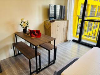 Near Davao Airport beside CityGate Mall with fast WiFi and Netflix ready TV - 2