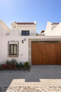 Modern Mountain Retreat with Private Rooftop - 3