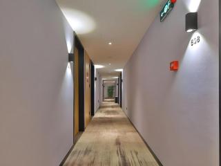 GreenTree Esports Hotel Qingdao Licang District Wanda - 8