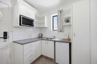 Broadbeach Waters Family Home with Pool - 6