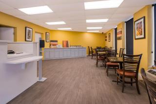 Econo Lodge Gretna - New Orleans - 3