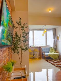 High View 1Room Condo in Cebu City near Ayala Mall with Rooftop Pool, Fast WiFi and Netflix - 1