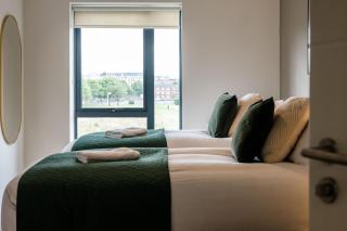 Modern 2BR 2BA Apartment in Liverpool - Sleeps 4 - 6