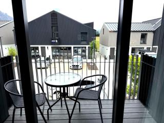 Bright 2BR Retreat with Remarkable & Golf Views - 7