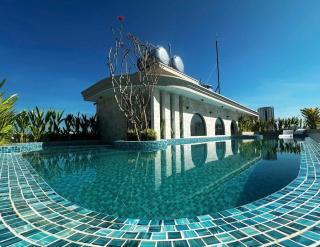 Hotel Romance with Rooftop Swimming Pool - 7