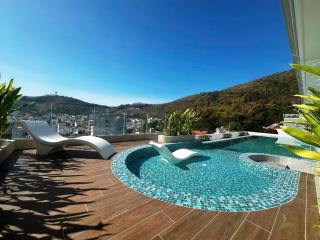 Hotel Romance with Rooftop Swimming Pool - 6