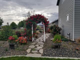 Spacious 4BR Retreat-Lush Garden - 3