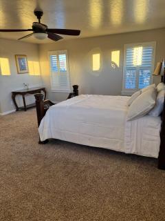 Spacious 4BR Retreat-Lush Garden - 2