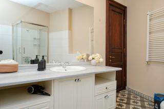 Three-Bedroom Family Suite in Managed Aparthotel - Central Location near Taksim - 1