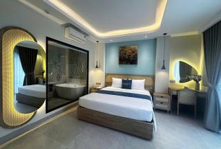 Hotel Romance with Rooftop Swimming Pool - 2