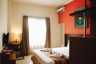 Pineapple Mansion - 9