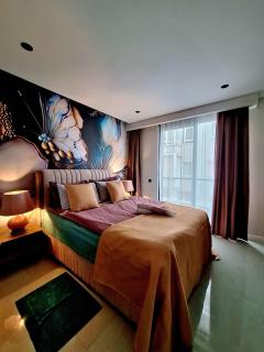 Стильные апартаменты в самом центре города - 1